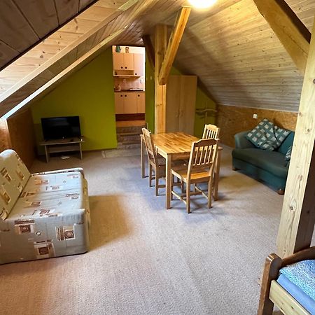 Apartmánový dům Obecná škola Svetlik Exterior foto