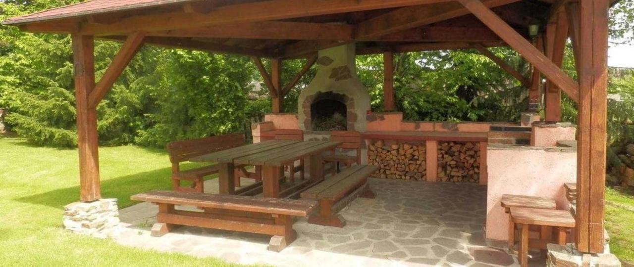 Apartmánový dům Obecná škola Svetlik Exterior foto